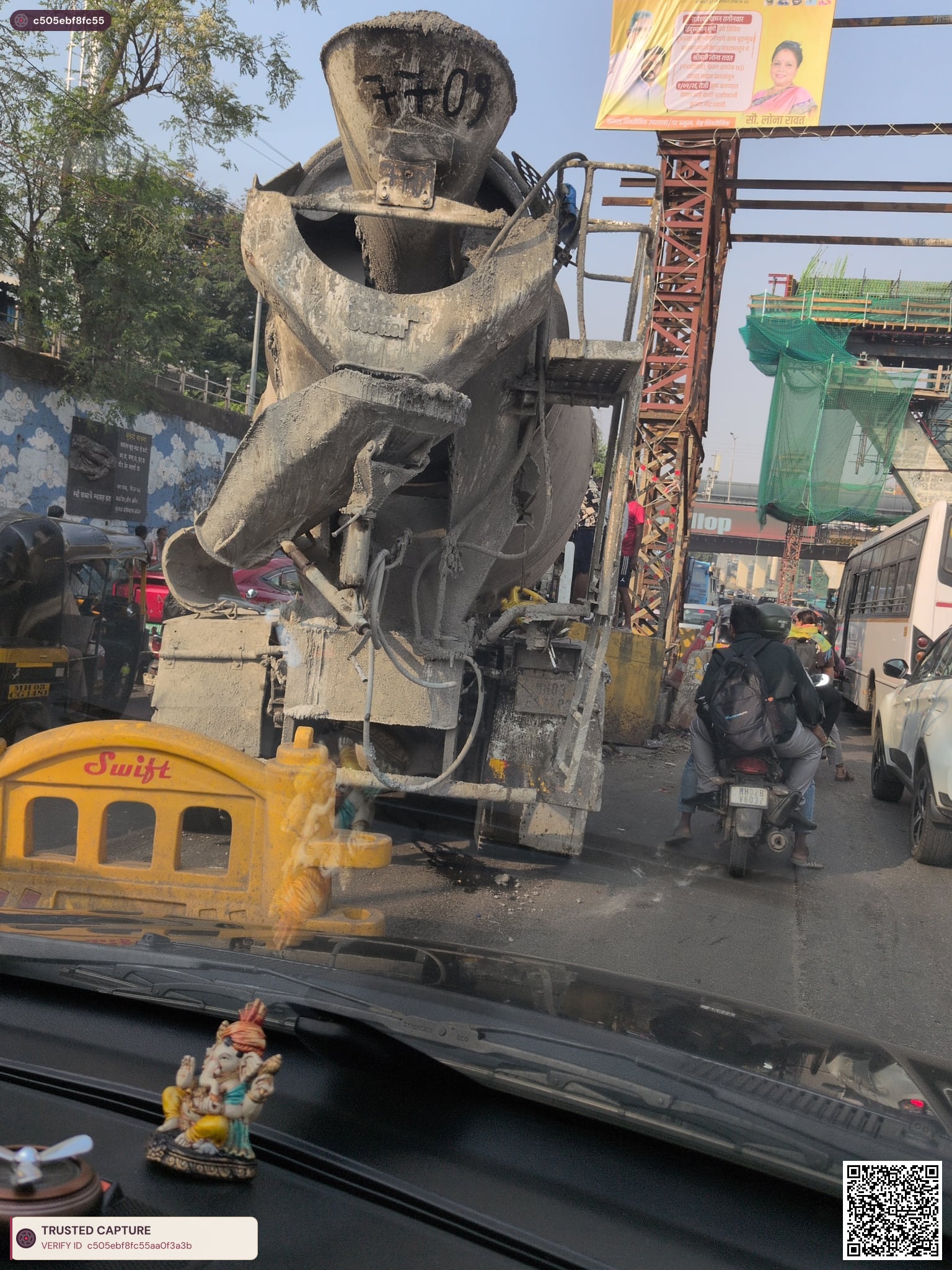 Construction 🚧 on Middle of The Busy JVLR Road towards WEH — photo 1