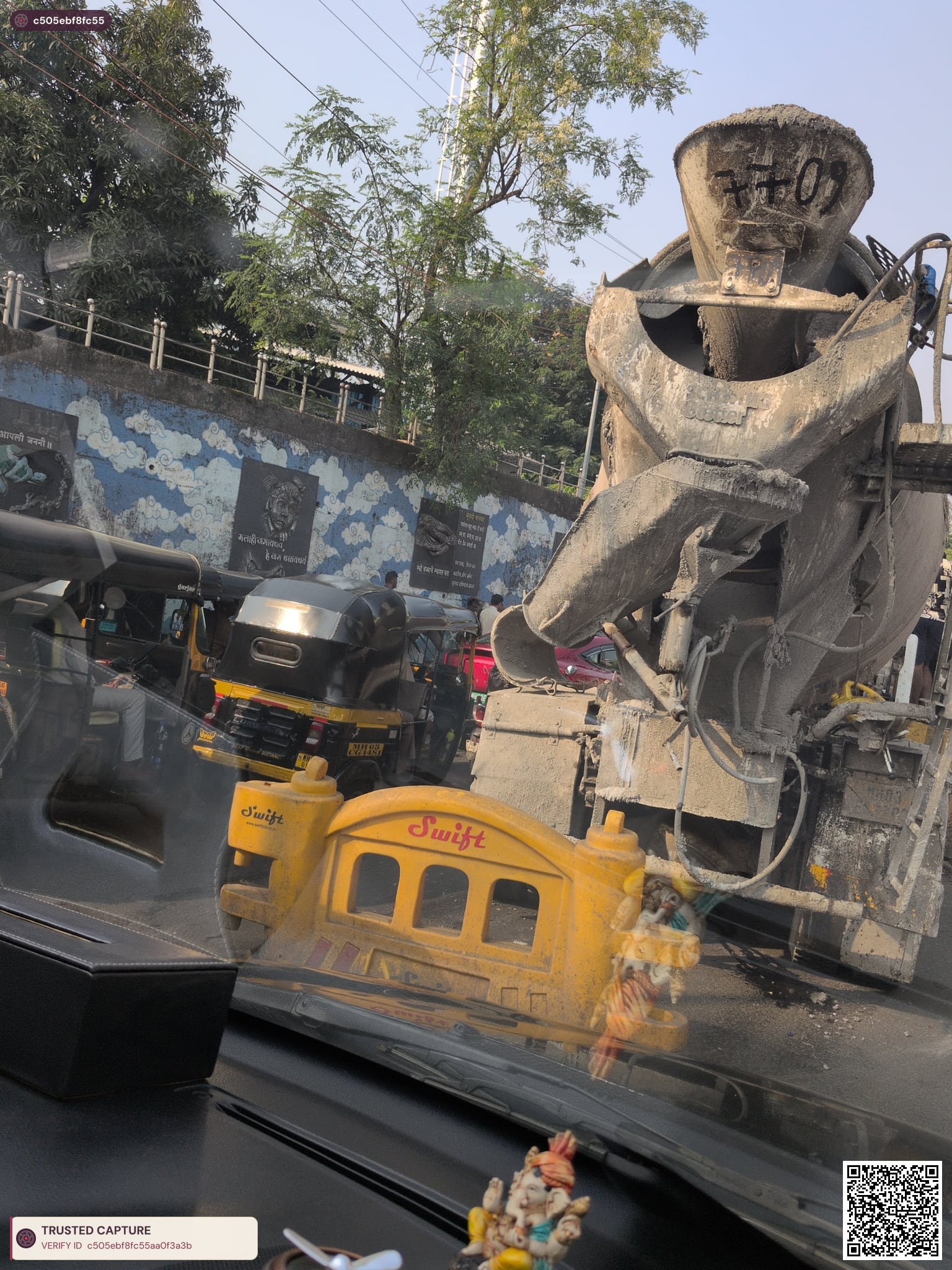 Construction 🚧 on Middle of The Busy JVLR Road towards WEH — photo 2