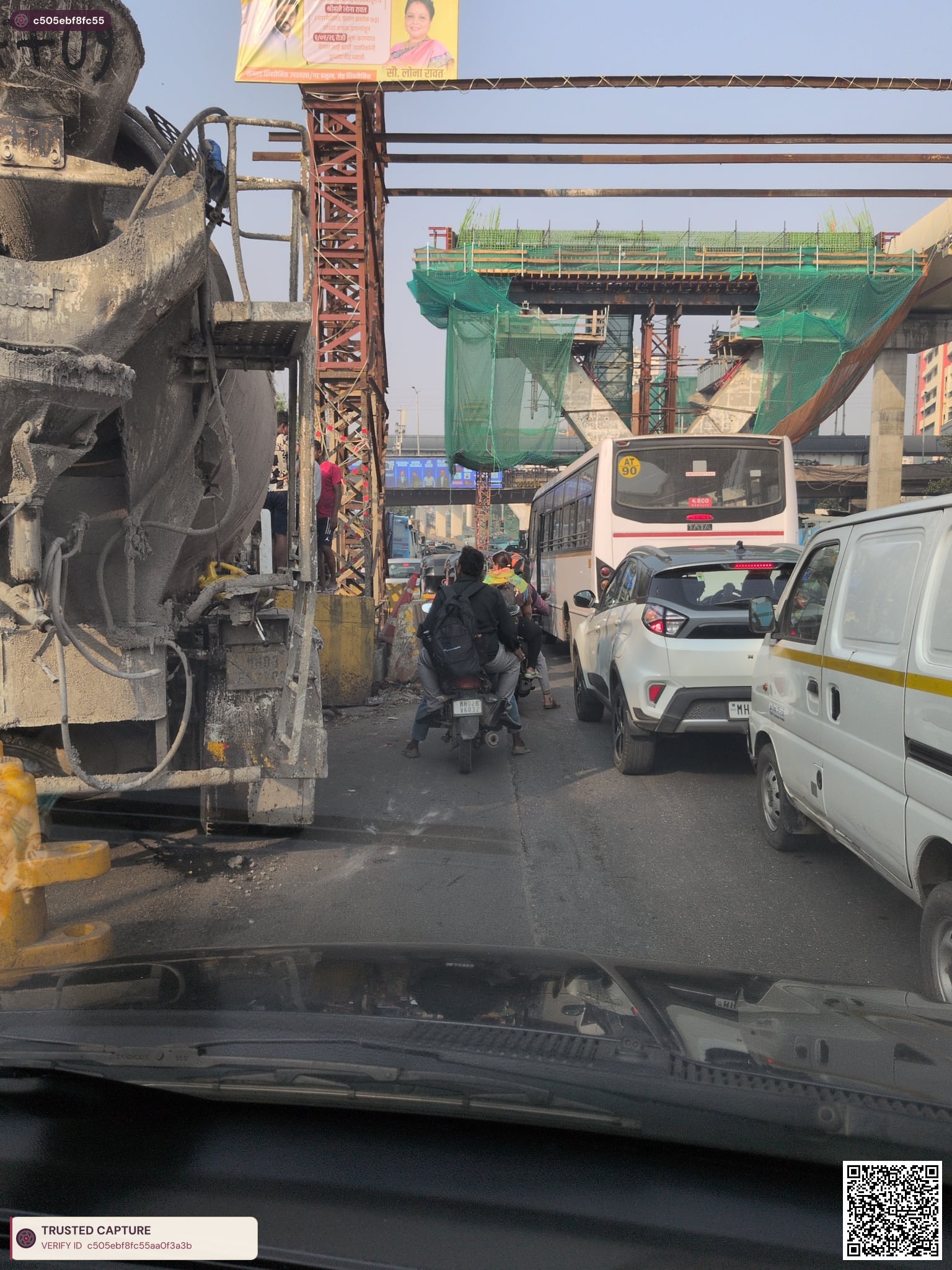 Construction 🚧 on Middle of The Busy JVLR Road towards WEH — photo 3