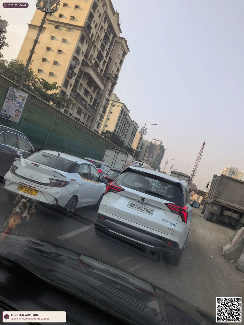 Traffic jam at Mulund Check Naka Flyover — capture area: Mulund Toll Flyover — photo 2 of 2