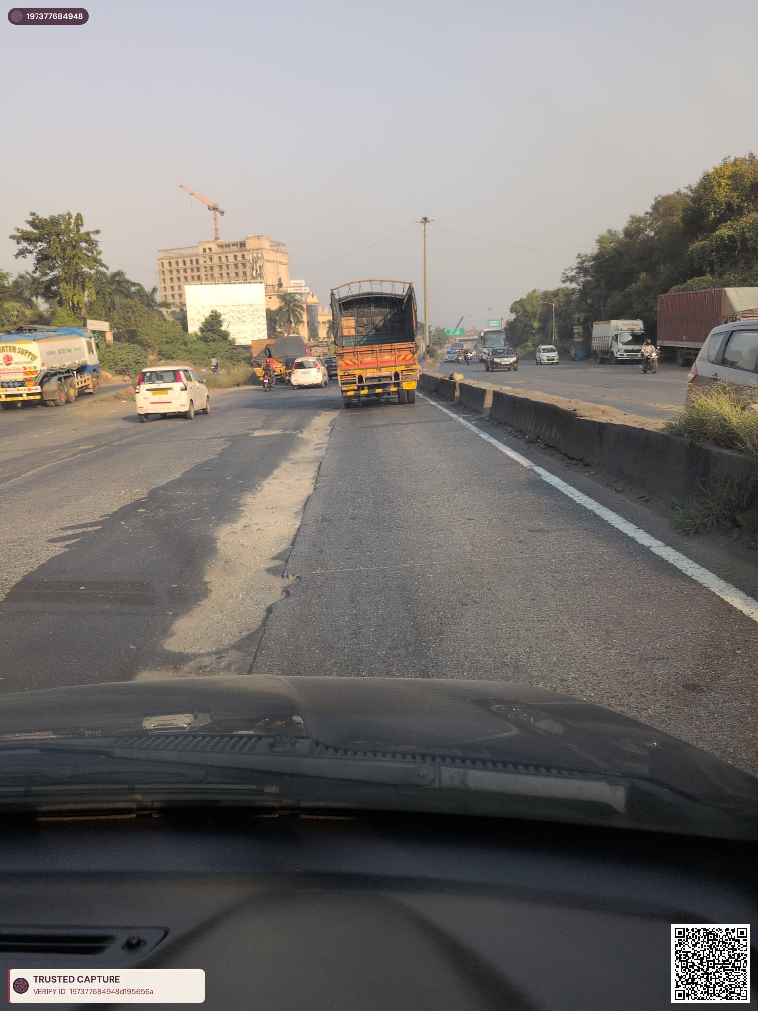 Dangerous Road Condition of Ghodbunder Road Near Fountain — photo 2